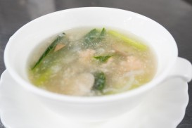 蟹肉とフカヒレ入りスープ