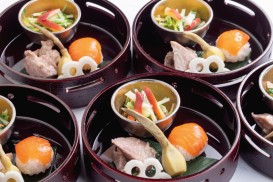 前菜［和］北寄貝と水菜の浸し 手まり寿司 豚ロース香梅煮　慈姑旨煮 花蓮根甘酢漬け