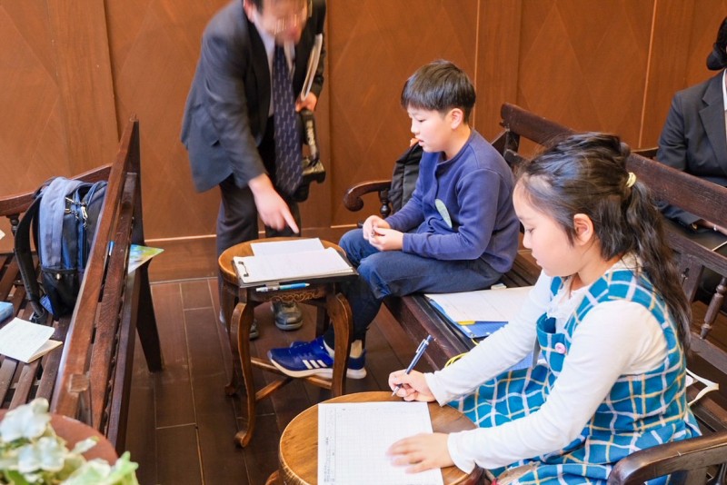 信濃毎日新聞の記者の方から直にアドバイスをもらいさらに書き進めていきます