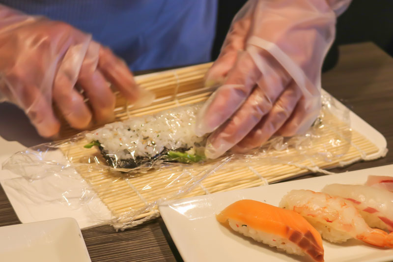 ラップを使ってくるくる転がすだけなのでとっても簡単。