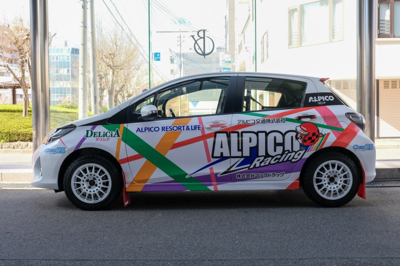 昨年よりアルピコ色を強く打ち出したデカールデザイン！