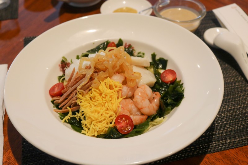 プリプリの海鮮と五目がひとつになった贅沢な冷麺　海鮮五目入り冷麺
