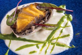 蝦夷鮑　春色のヴァンブランソース