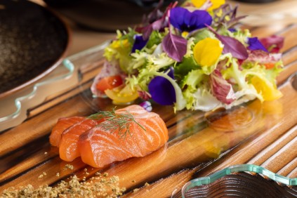 信州サーモンを添えたジャルダン・ドゥソルプレーサ