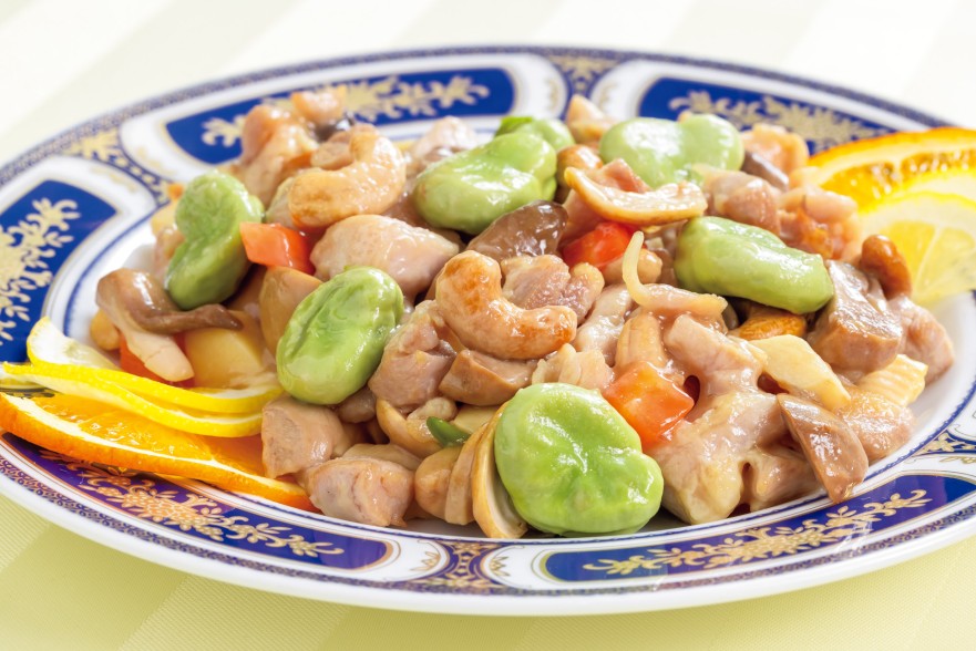 中国レストラン聖紫花　ソラ豆入り鶏肉とカシューナッツ炒め
