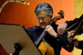 山内俊輔さん（チェロ）